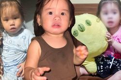 Xót xa bé gái 2 tuổi đi lạc giữa đêm, liên tục gọi tìm người thân