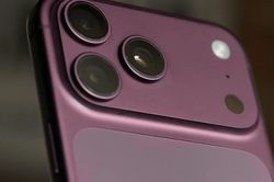 Video iPhone 18 Pro Max bất ngờ xuất hiện tại cửa hàng, thực hư là thế nào?