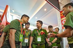 Thiết bị báo cháy không dây Công an Hà Nội thu hút tại triển lãm quốc tế