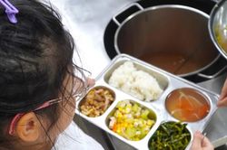 Hà Nội yêu cầu trường học tuyệt đối không tổ chức ăn bán trú khi chưa đủ điều kiện cần thiết
