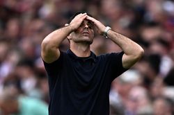 Arsenal đối mặt án phạt từ UEFA