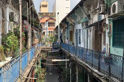 Xã hội thu nhỏ bên trong những con hẻm