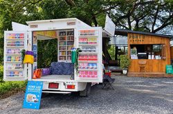 Hiệu sách 4 bánh đi khắp Thái Lan