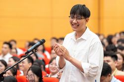 Hình ảnh tân thủ khoa bác sĩ nội trú 2026 chọn chuyên ngành
