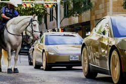Cảnh báo khẩn liên quan đến taxi tự hành Tesla Cybercab