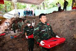 Phát hiện 13 hài cốt liệt sĩ tại rãnh mộ mới ở Công viên Lê Thị Riêng