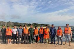 Lai dắt tàu cá cùng 21 ngư dân về bờ an toàn