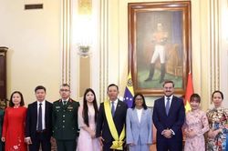 Venezuela trao Huân chương cao quý tặng Đại sứ Việt Nam