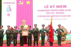 Lữ đoàn Thông tin 601 đón nhận Huân chương Bảo vệ Tổ quốc hạng Nhì