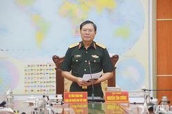 Đại tướng Nguyễn Tân Cương làm việc với các cơ quan, đơn vị về tổ chức, biên chế của khu thể thao Mỹ Đình và phân hiệu trường thiếu sinh quân