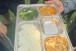 Hà Nội chấn chỉnh việc học sinh bị cung cấp suất ăn chậm muộn