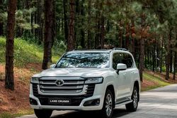 Toyota Land Cruiser 300 HEV ra mắt khách Việt, giá bán 4,71 tỷ đồng