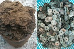 Đào móng xây nhà phát hiện chum tiền xu nặng gần 1 yến