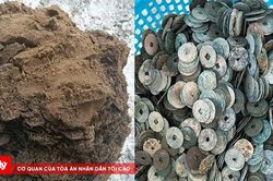 Đào móng nhà, phát hiện chum tiền xu nặng gần 10kg