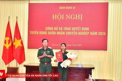 Vợ của chiến sĩ tử vong khi cứu 2 người được tuyển dụng làm quân nhân chuyên nghiệp