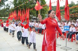 Từ lá thư dạy trẻ gấp chăn, nhặt rác đến dạy chữ đi đôi với dạy người