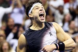 Ben Shelton tạo cú sốc lớn, hạ Alcaraz sau 5 set căng thẳng tại US Open