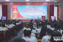 Tuyên truyền pháp luật về trật tự an toàn giao thông và đào tạo kỹ năng lái xe an toàn cho sinh viên