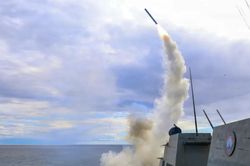 Washington ra đòn trả đũa vụ IRGC nã tên lửa vào tàu chiến của Hải quân Mỹ