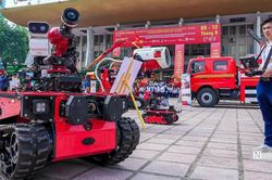 Học sinh Hà Nội háo hức trải nghiệm các công nghệ phòng cháy chữa cháy