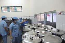 Hà Nội: Yêu cầu làm rõ phản ánh về bữa ăn bán trú không đảm bảo chất lượng