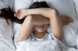 Thức dậy và liên tục thấy 3 triệu chứng này, đừng tặc lưỡi cho qua
