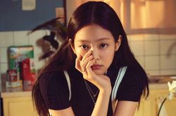 Jennie san bằng kỷ lục của BTS