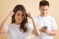 Hễ cãi vã là chồng xách ba lô bỏ đi