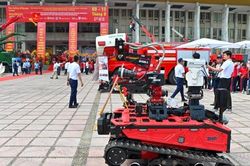 Ấn tượng Robot chữa cháy tích hợp AI trình diễn công nghệ