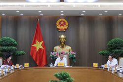 Thủ tướng Lê Minh Hưng: Giảm khâu trung gian, kiểm soát giá thuốc và thiết bị y tế từ gốc