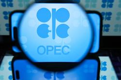 Sản lượng dầu thô của OPEC sụt giảm mạnh