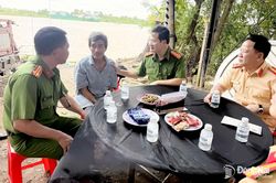 Công an thành phố Đồng Nai thăm, động viên gia đình người bị nạn trong vụ tai nạn tại Cổng 11