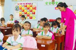Giúp học sinh lớp 1 bắt nhịp với môi trường học tập mới