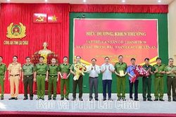 Biểu dương, khen thưởng tập thể, cá nhân xuất sắc trong đấu tranh các chuyên án