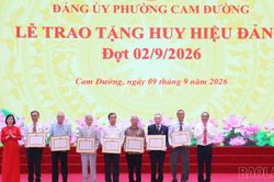 Phường Cam Đường trao tặng Huy hiệu Đảng đợt 2/9