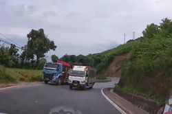 Cảnh sát giao thông Lào Cai xử lý lái xe tải vượt tại đoạn đường cấm vượt