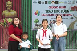 'Nâng bước em đến trường' tiếp sức học sinh khó khăn Quảng Tân
