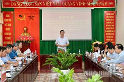 Đồng chí Trưởng Ban Nội chính Tỉnh ủy Nguyễn Minh Tiến làm việc với Thường trực Đảng ủy các xã khu vực Hải Hậu
