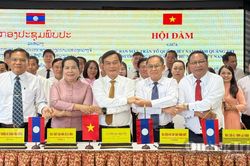 Hội đàm giữa Ủy ban MTTQ Việt Nam tỉnh Quảng Trị với Mặt trận Lào xây dựng đất nước 4 tỉnh của Lào
