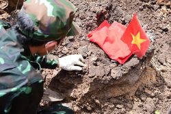 TP.HCM: Phát hiện thêm rãnh chôn liệt sĩ tại Công viên Lê Thị Riêng