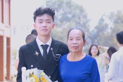 Chàng trai người Mường viết tiếp giấc mơ giảng đường đại học bằng nghị lực và tình yêu ông bà