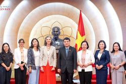 Chủ nhiệm Ủy ban Văn hóa và Xã hội Nguyễn Đắc Vinh tiếp Trưởng đại diện Thường trú UNDP tại Việt Nam