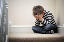 Trẻ bỗng nổi nóng, chống đối, học sa sút: Cha mẹ cần lưu ý điều gì?