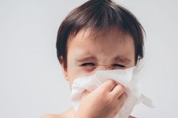 Giao mùa, trẻ liên tục ốm vặt: Đâu là nguyên nhân?