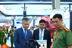 Thứ trưởng Nguyễn Ngọc Lâm tham quan Triển lãm quốc tế về phòng cháy, chữa cháy