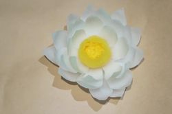 Trải nghiệm tự tay làm nến sen thơm