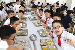 Thành uỷ Hà Nội chỉ đạo nâng cao chất lượng tổ chức, quản lý bữa ăn bán trú
