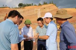 Xem xét điều chỉnh quy hoạch khu tái định cư phù hợp với nguyện vọng người dân Dự án mỏ sắt Nà Rụa