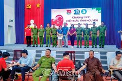 Trao giọt máu hồng, thắp niềm hy vọng