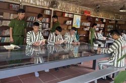 Những cuốn sách gieo mầm hướng thiện trong trại tạm giam Đà Nẵng